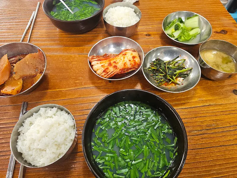 푸짐한 재첩국 한 상 차림