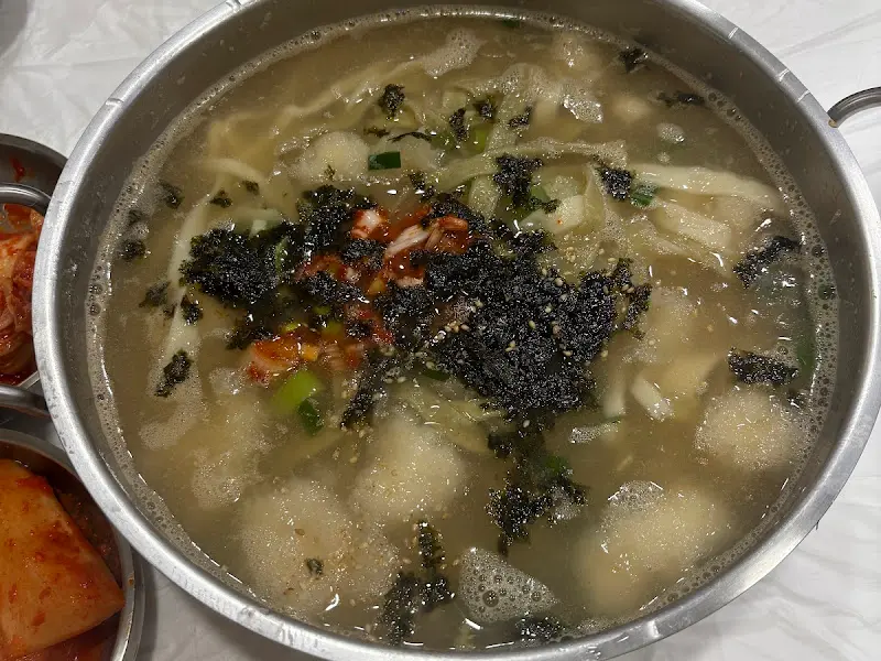 옹심이칼국수 전체샷