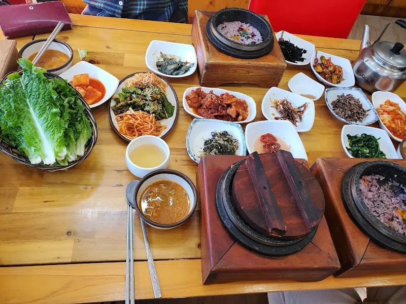 푸짐한 솥밥 한 상 차림