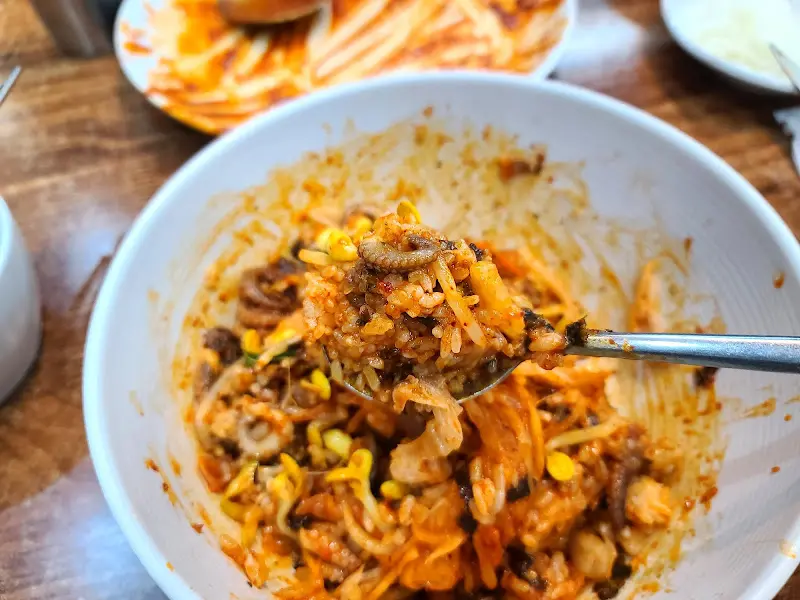 비빔밥 한 입