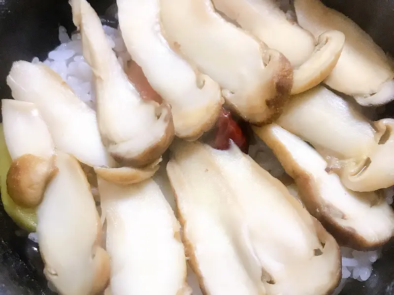 돌솥밥 속 송이버섯