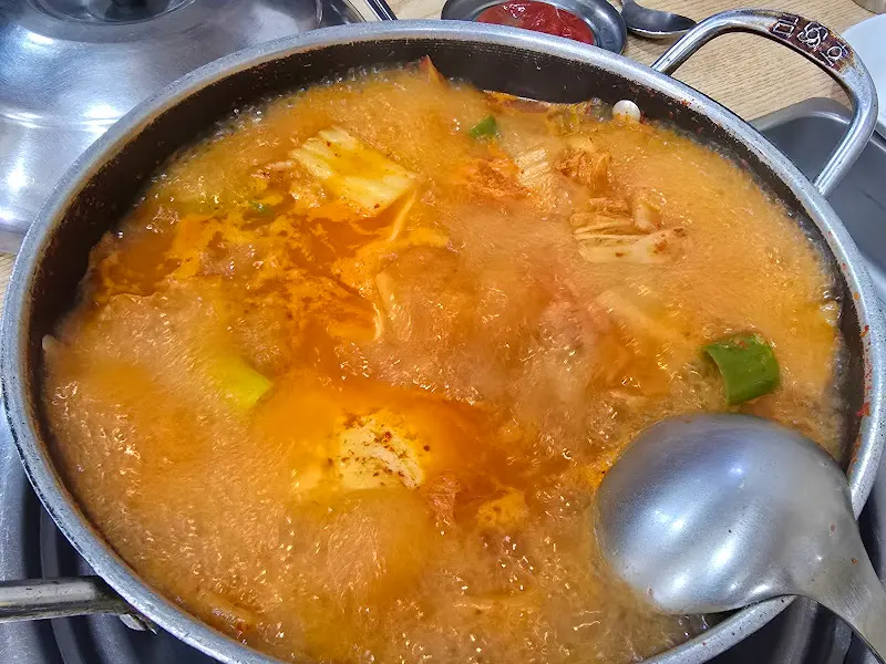 김치찌개 국물의 깊은 맛
