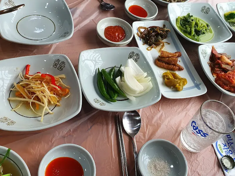 다양한 밑반찬들