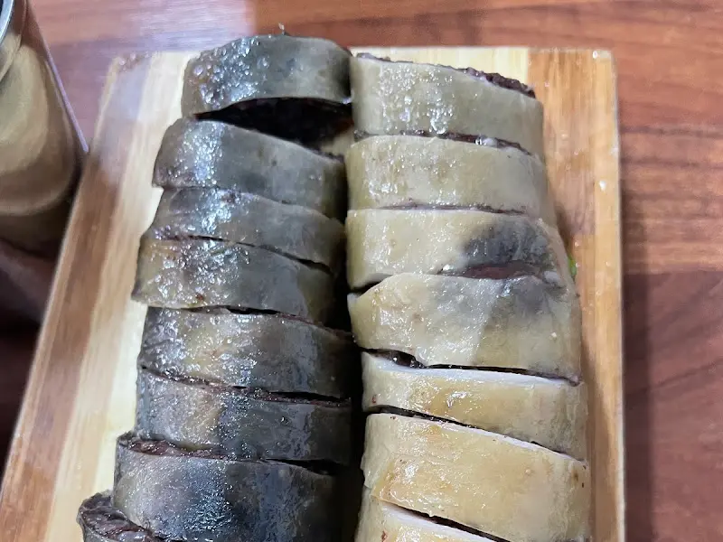 윤기가 흐르는 막창 순대