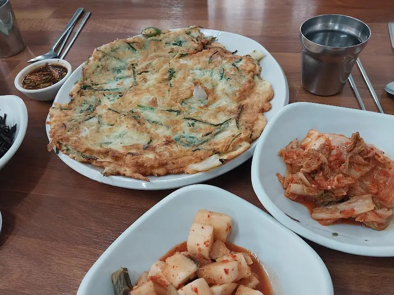 맛깔스러운 김치와 깍두기