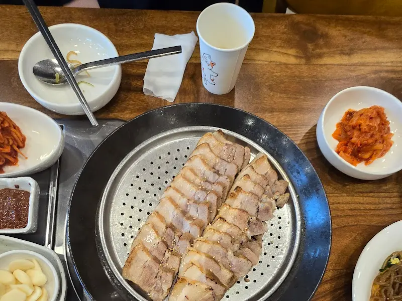 수육 한 상 차림