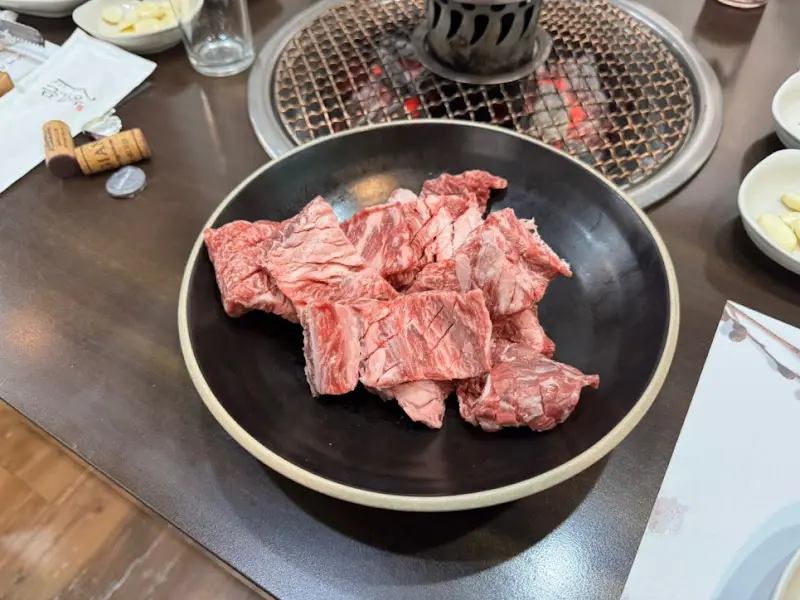 선홍빛의 신선한 안창살