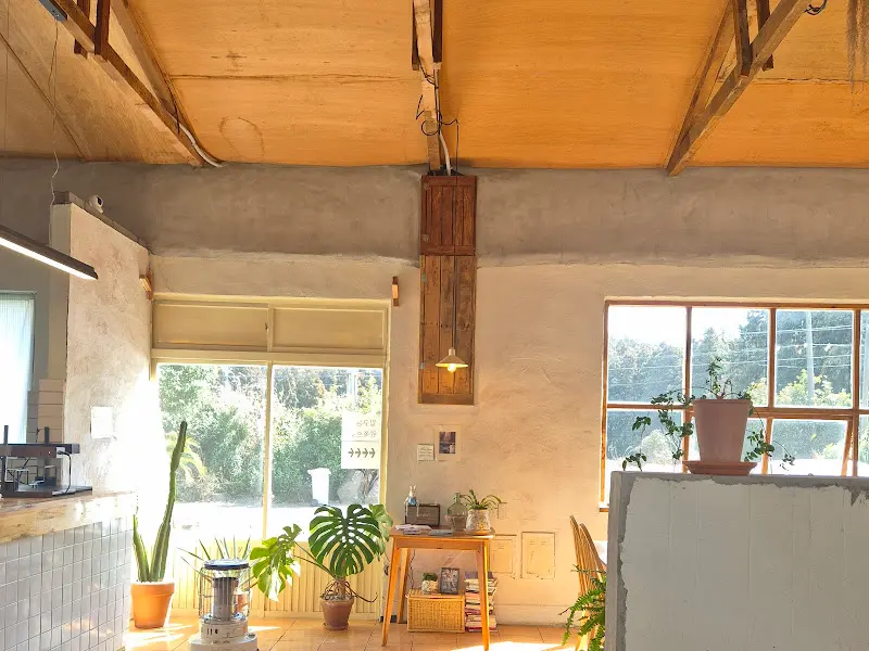 채광이 좋은 치저스 내부