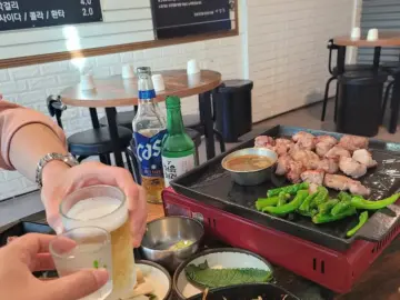 연탄불 향에 취하는 제천 근고기 맛집, 강호돈에서 과학적 미식 경험