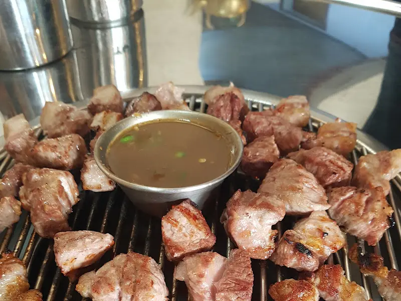 연탄불에 구워지는 목살