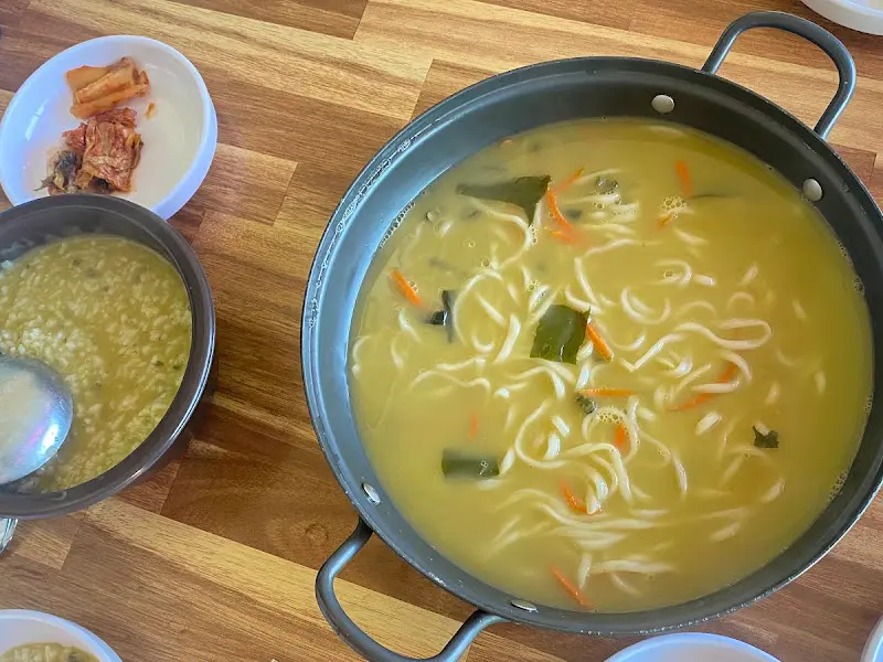 보말죽과 칼국수 한상차림