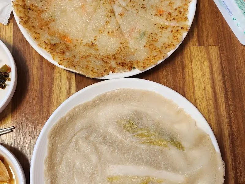 방태천 막국수집 외부 간판