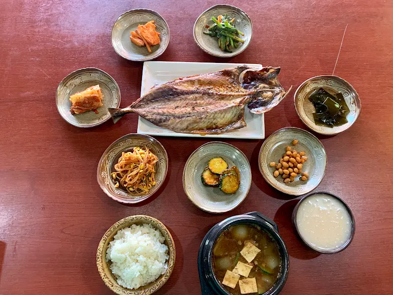 정갈하게 차려진 한 상