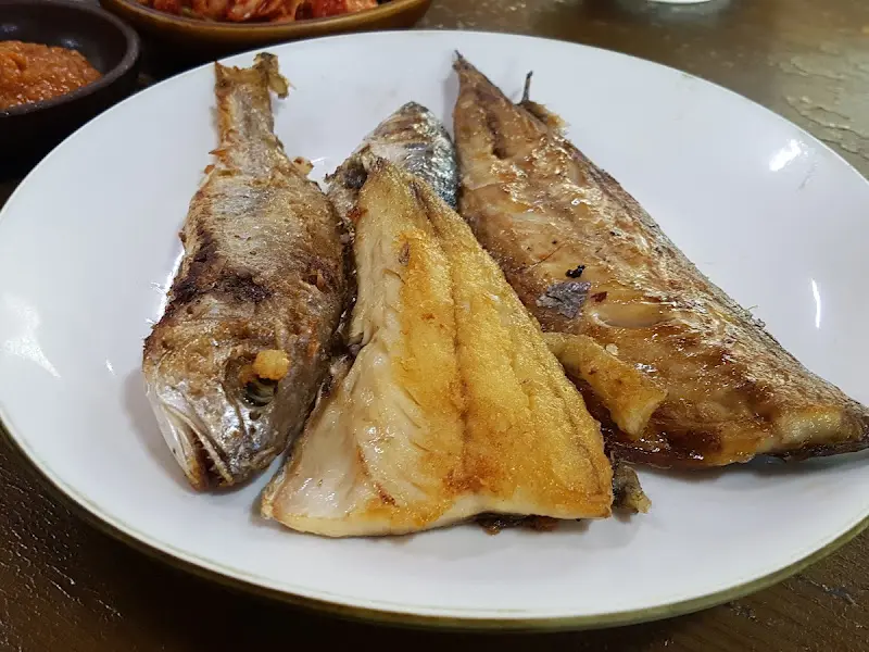 노릇노릇 구워진 생선