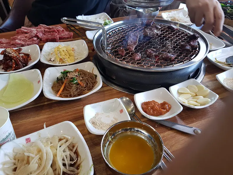 숯불 위에 구워지는 한우