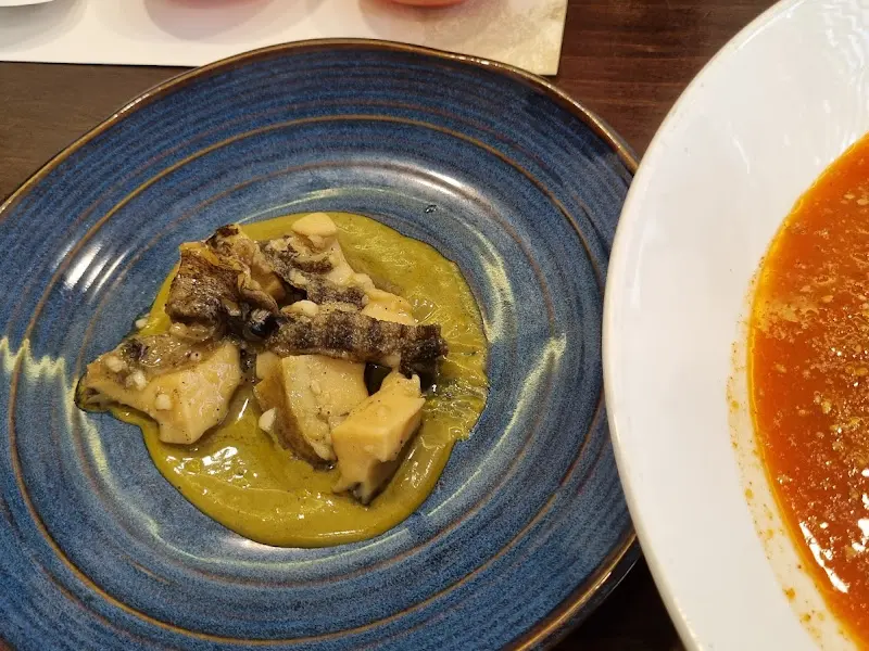 신선한 해산물이 담긴 접시