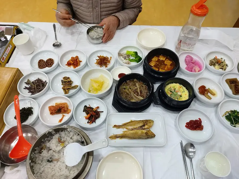 정갈하게 차려진 밥상