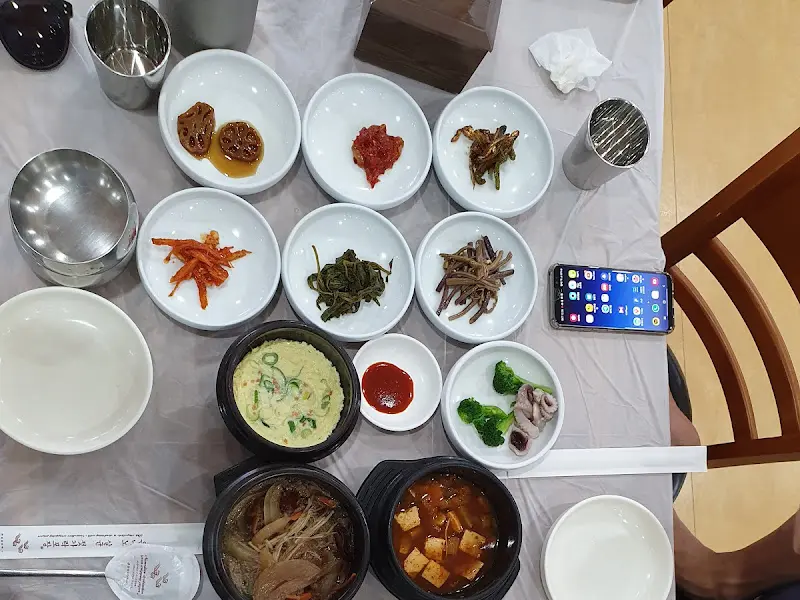 다채로운 솥밥 정식 반찬 항공샷