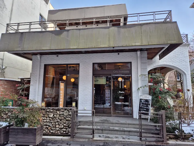 카페 트롬펫 외관