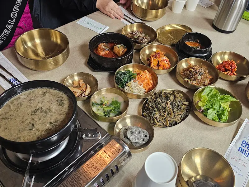 정갈하게 차려진 밑반찬