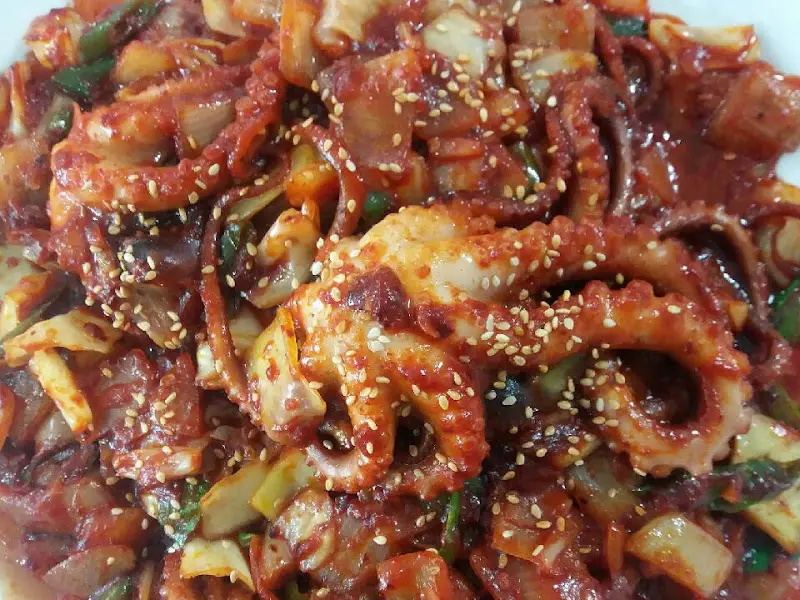 침샘 자극하는 낚지볶음