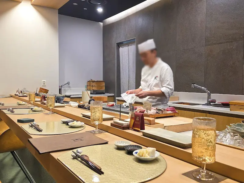 스시겐 내부 바 테이블