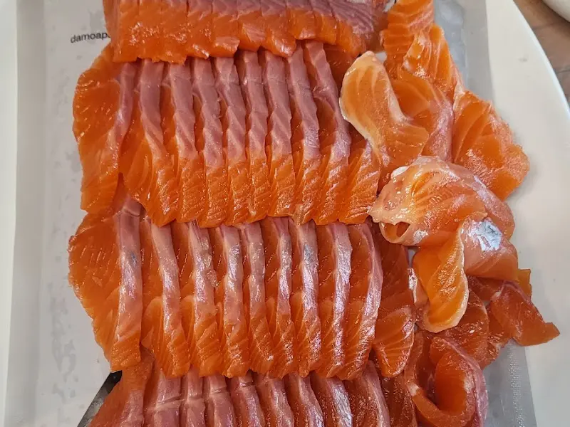 윤기가 흐르는 송어회