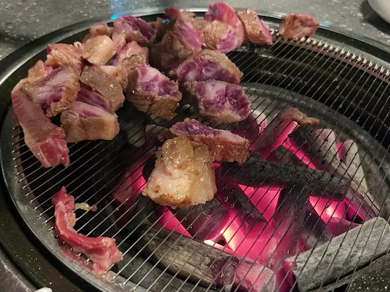 숯불 위에 구워지는 우대갈비