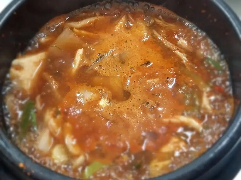 구수한 향이 코를 자극하는 된장찌개