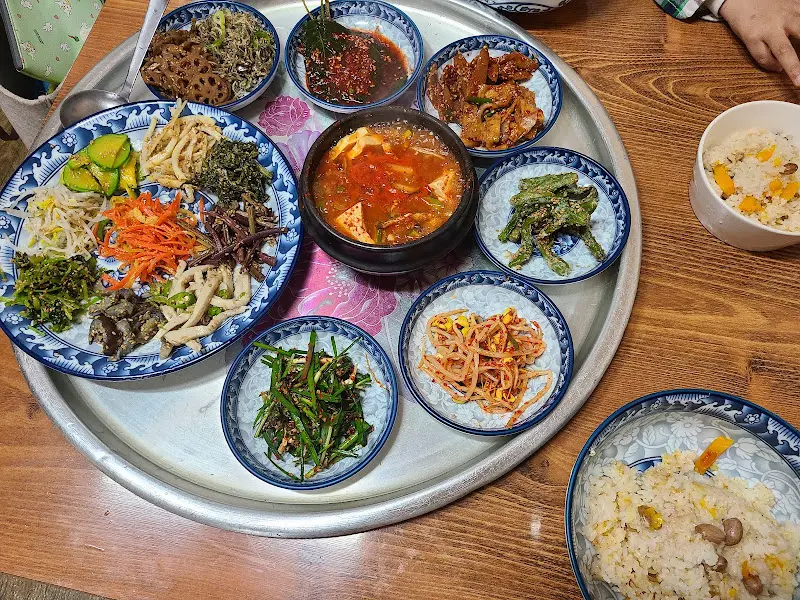 현대식당에서 맛본 건강한 비빔밥