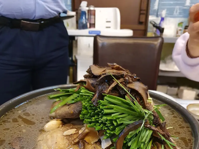 능이버섯 유황오리 백숙