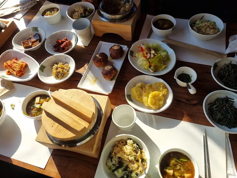 채움정원 한상차림