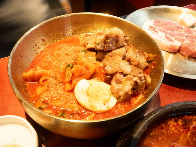 냉면과 고기의 조화