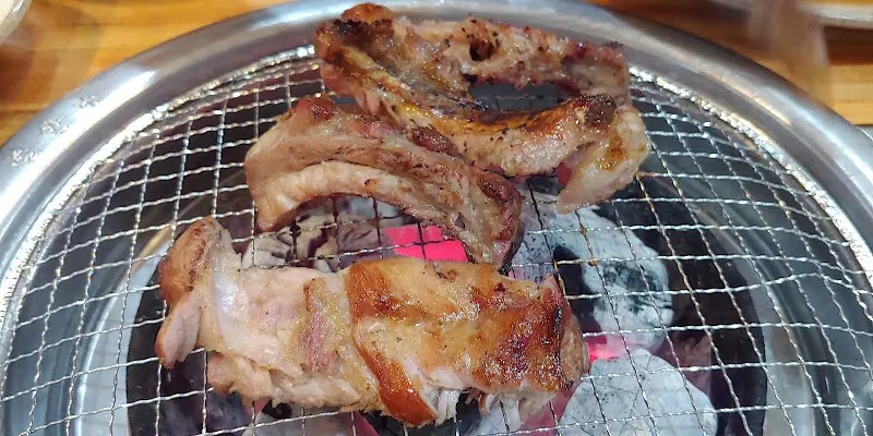 숯불 위 등갈비