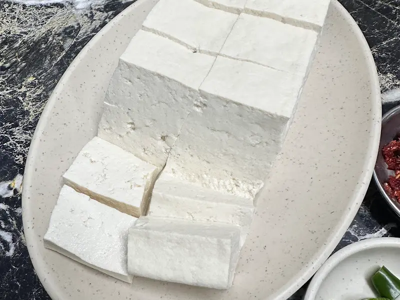 큼지막하게 썰린 모두부