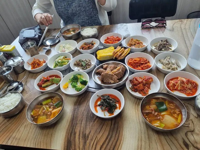 황간집 정식 한 상 차림