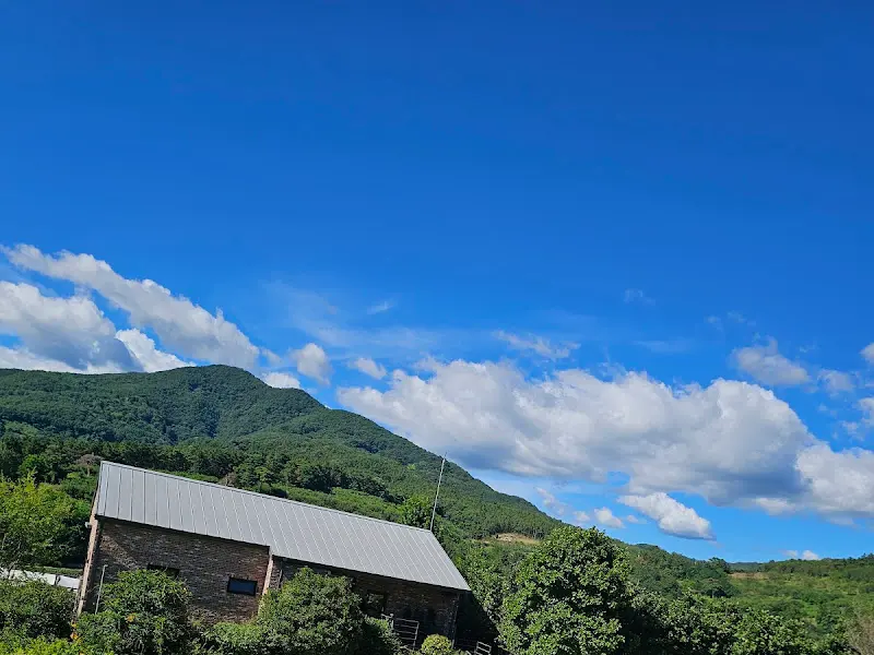 소우모우의 건물과 하늘