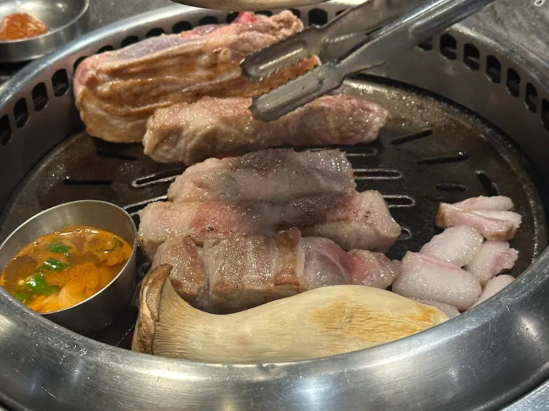 구워지는 흑돼지