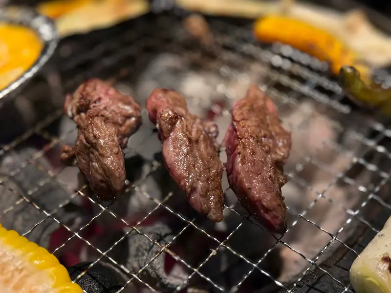 잘 구워진 와규 한 점