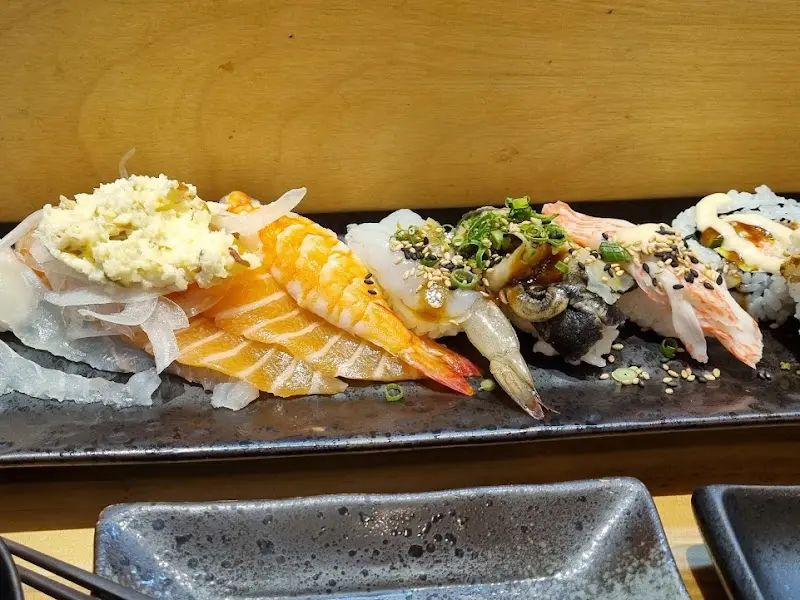 다양한 초밥 구성