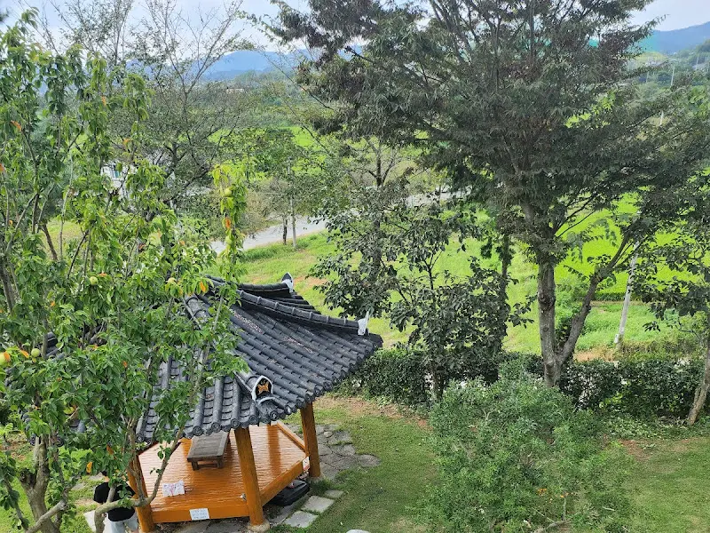 정원의 정자 풍경