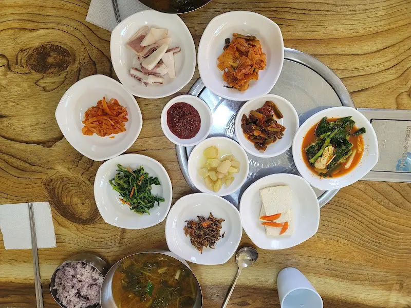 다양한 밑반찬들