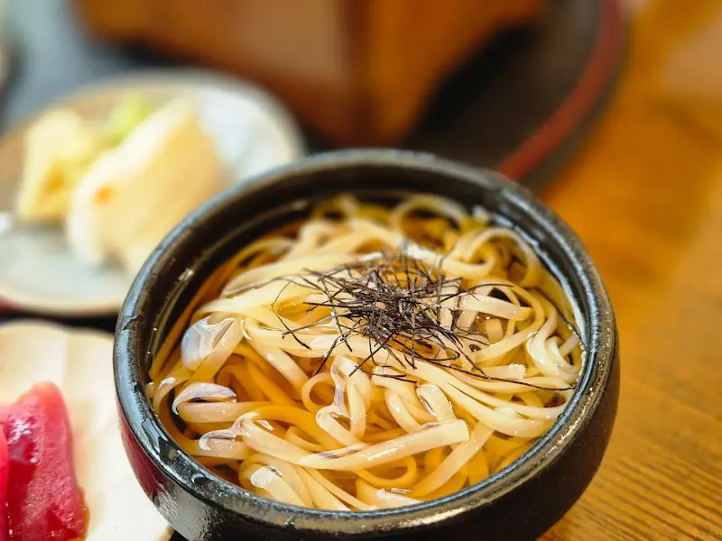 이나니와 냉우동의 시원한 면발