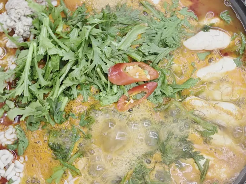 끓고 있는 알탕의 모습