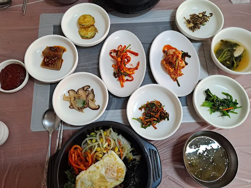 비빔밥과 밑반찬