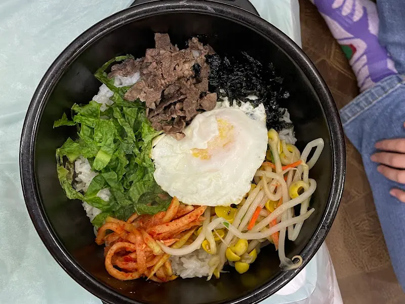 돌솥비빔밥 근접 사진