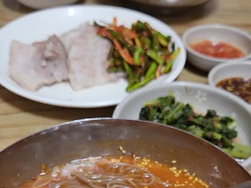 천일막국수 편육