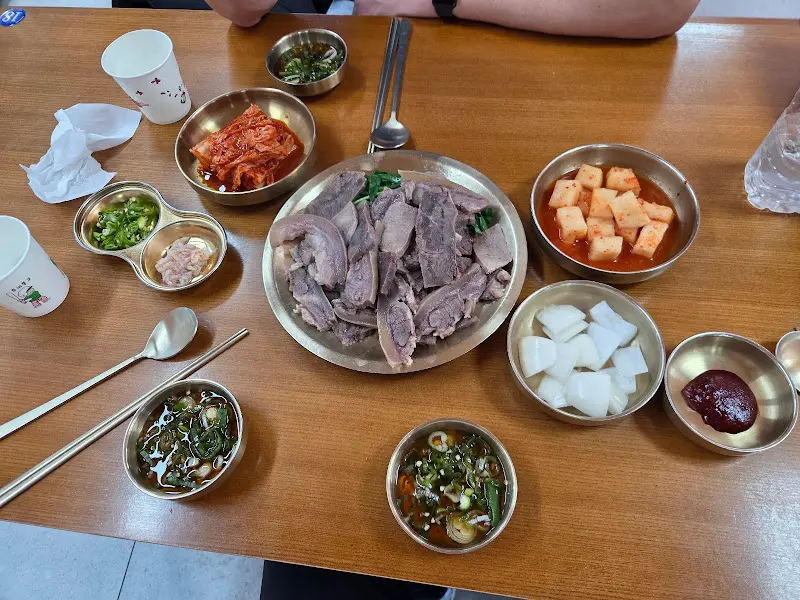 수육 한 상 차림