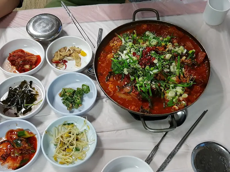 메기탕과 밑반찬