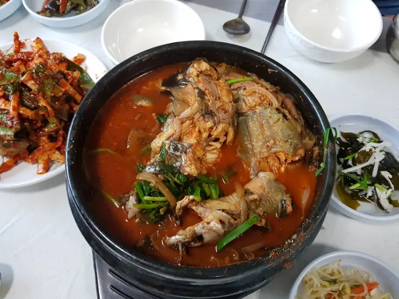 보글보글 끓는 메기탕